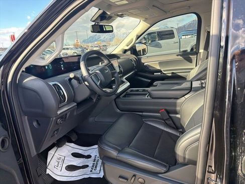 Used 2025 Ford Expedition Platinum w/ Driver's Package image 21