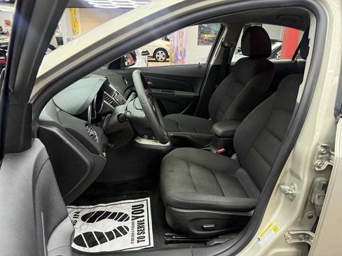 Used 2015 Chevrolet Cruze LT FWD image 9