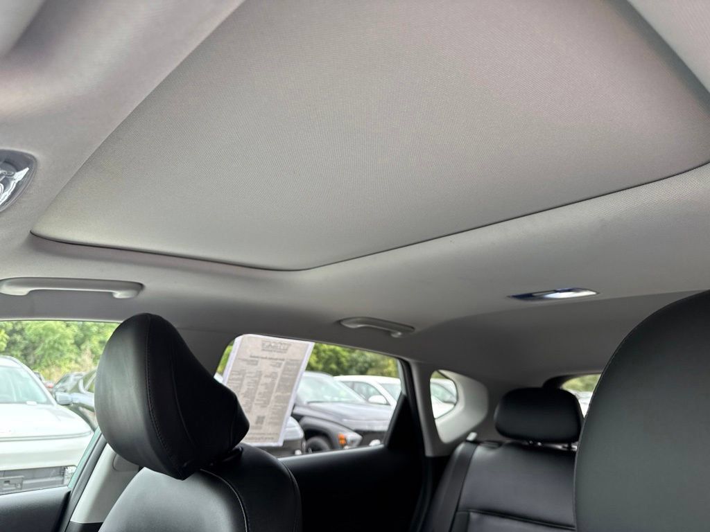 Used 2024 Hyundai Kona Limited AWD/4WD image 48