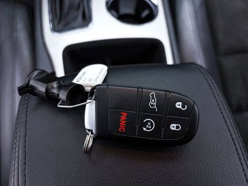 Used 2019 Jeep Grand Cherokee Altitude RWD image 27