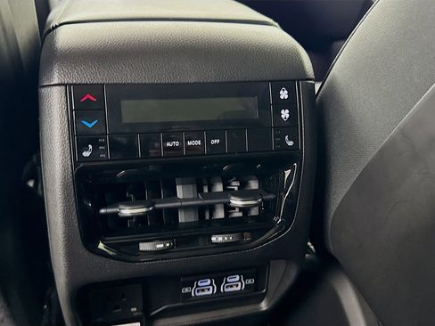 Used 2022 Jeep Grand Cherokee L Limited RWD image 30