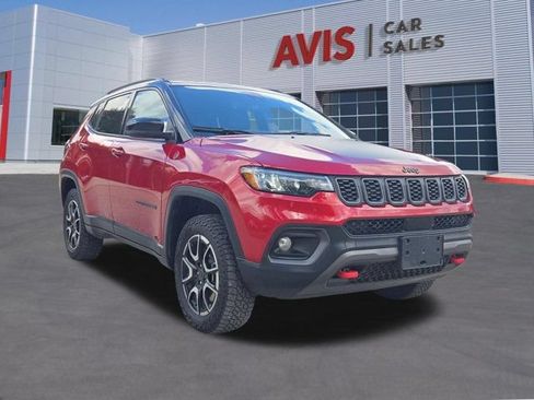 Used 2025 Jeep Compass Trailhawk AWD/4WD image 3