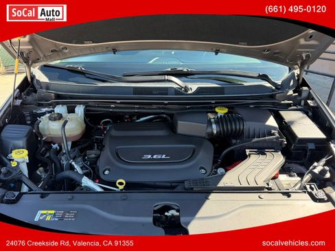 Used 2017 Chrysler Pacifica Touring-L w/ Tire & Wheel Group FWD image 26