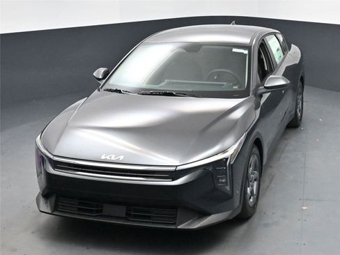New 2025 Kia K4 LXS image 9