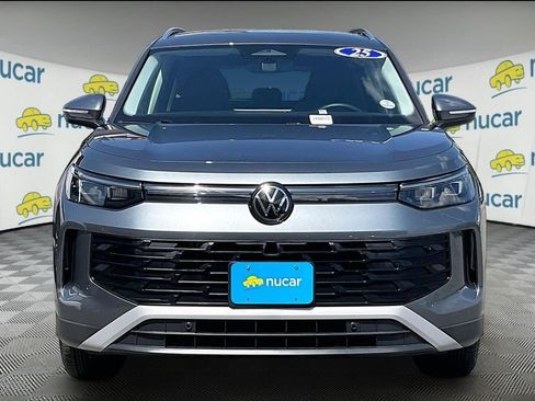 Used 2025 Volkswagen Tiguan SE AWD/4WD image 2
