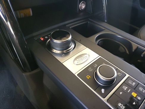 Used 2018 Land Rover Discovery SE AWD/4WD image 30