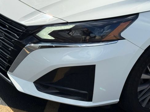 Used 2025 Nissan Altima 2.5 SV FWD image 10