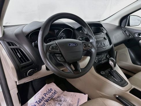 Used 2017 Ford Focus SE FWD image 9