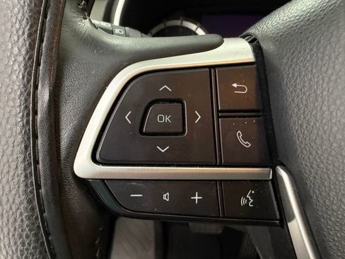 Used 2023 Toyota Highlander XLE FWD image 10