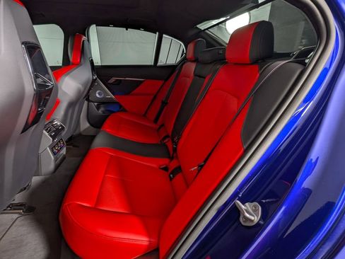 Used 2025 BMW M5 w/ Executive Package image 24