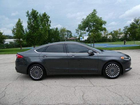Used 2018 Ford Fusion SE w/ Fusion SE Technology Package FWD image 4