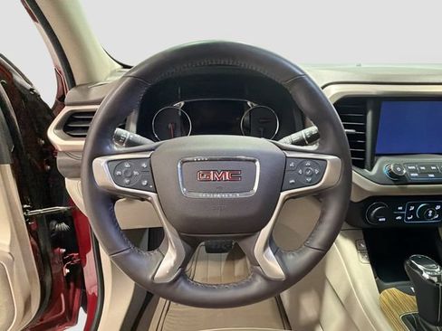 Used 2017 GMC Acadia Denali w/ Technology Package FWD image 9