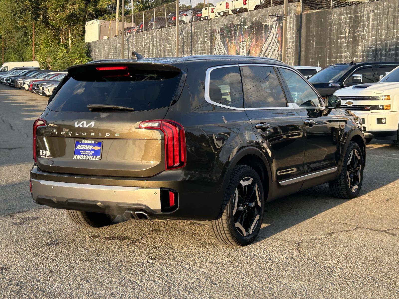 Used 2025 Kia Telluride S FWD image 7