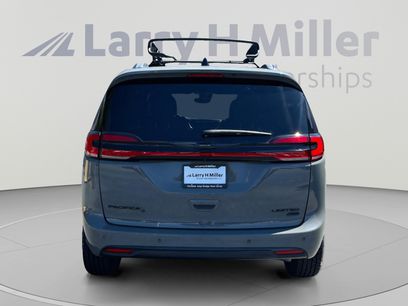 Used 2023 Chrysler Pacifica Limited w/ S Appearance Package