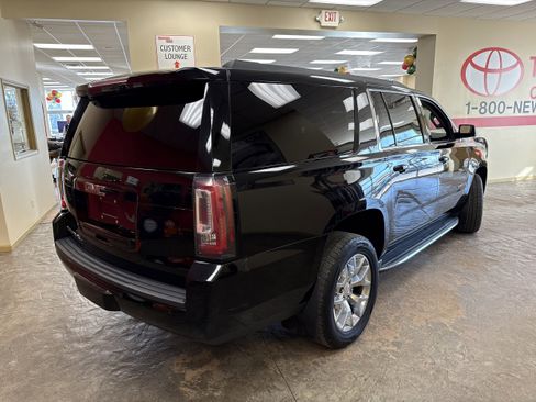 Used 2019 GMC Yukon XL SLE image 10