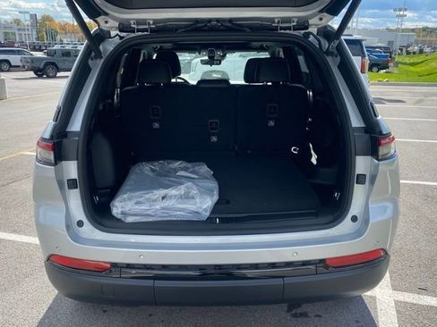 New 2025 Jeep Grand Cherokee Altitude w/ Trailer Tow Package image 7