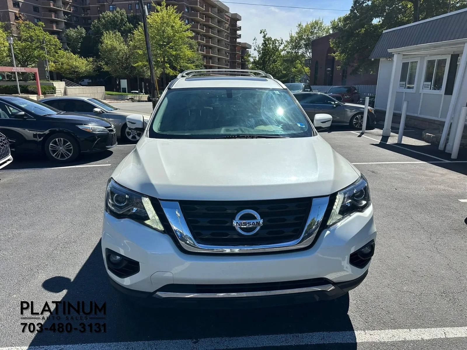 Used 2020 Nissan Pathfinder Platinum FWD image 4