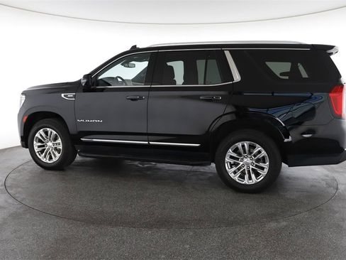 Used 2022 GMC Yukon SLT w/ SLT Premium Package image 8