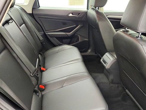 Used 2019 Volkswagen Jetta SE w/ Cold Weather Package FWD image 23