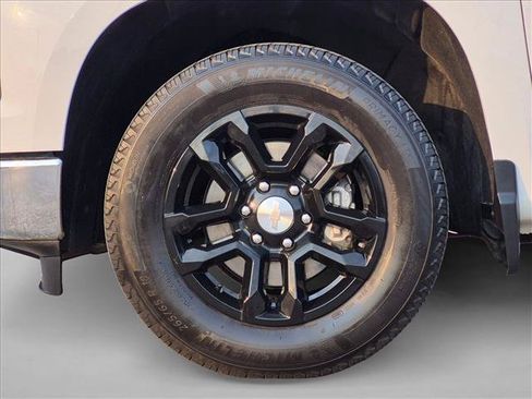 Used 2024 Chevrolet Silverado 1500 LT RWD image 24