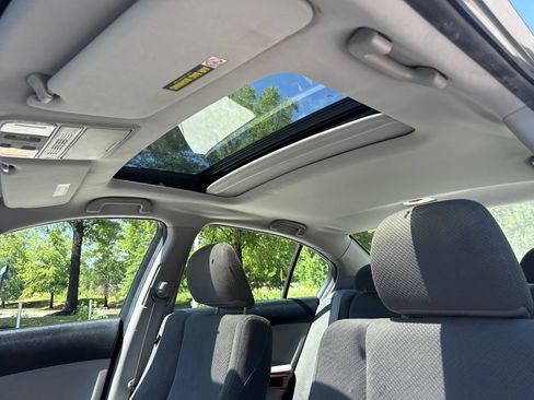 Used 2011 Honda Accord EX image 30