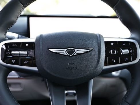Used 2025 Genesis GV80 2.5T Standard AWD/4WD image 32