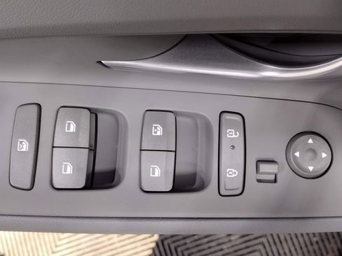 Used 2025 Hyundai Elantra SEL FWD image 17