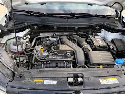 Used 2025 Volkswagen Taos SE FWD image 10