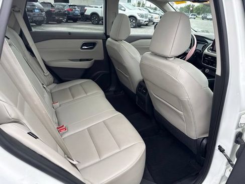 Used 2021 Nissan Rogue SV w/ Premium Package FWD image 16