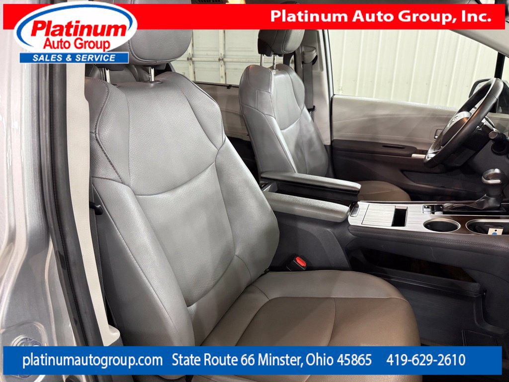 Used 2023 Toyota Sienna XLE AWD/4WD image 44