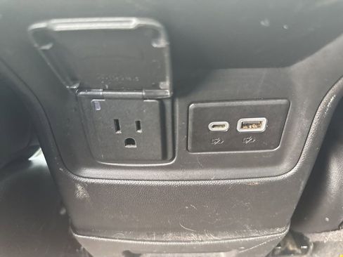 Used 2021 GMC Acadia SLT w/ Preferred Package image 16