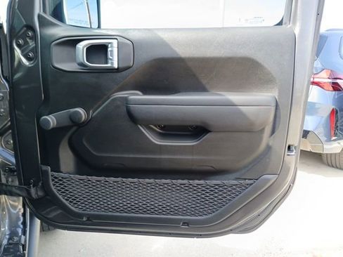 Used 2024 Jeep Gladiator Sport image 15