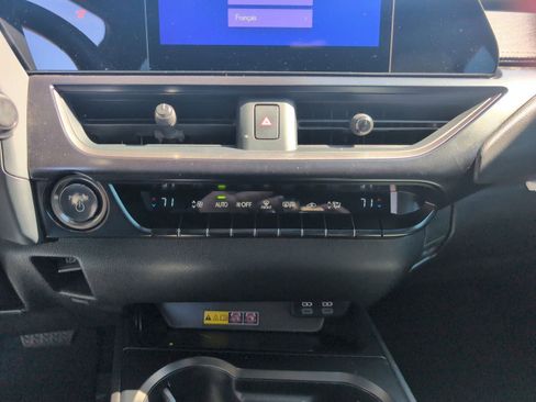 Certified 2025 Lexus UX 300h BASE image 21