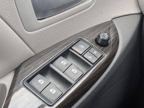 Used 2017 Toyota Sienna L image 15