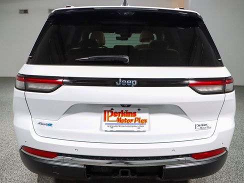 Used 2023 Jeep Grand Cherokee 4WD 4xe w/ Luxury Tech Group II image 8