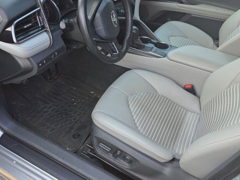 Used 2022 Toyota Camry SE image 4