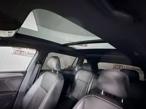 Used 2023 Volkswagen Tiguan SE R-Line FWD image 10