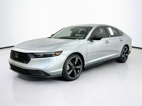 Used 2023 Honda Accord Sport image 3