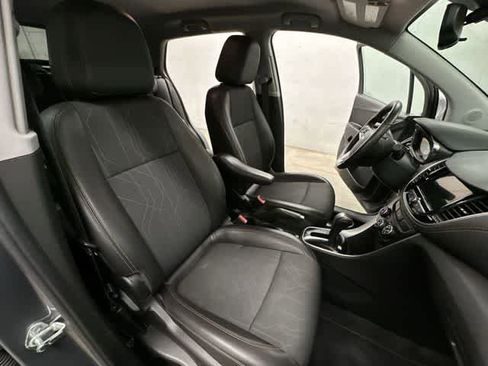 Used 2019 Chevrolet Trax LT w/ LT Convenience Package AWD/4WD image 21