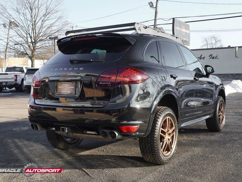 Used 2014 Porsche Cayenne Turbo image 8