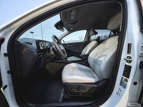 Used 2024 Kia Niro EX image 12