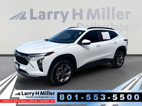 Used 2024 Chevrolet Trax LT w/ Driver Confidence Package image 1