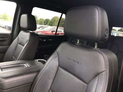 Used 2023 GMC Yukon Denali AWD/4WD image 11