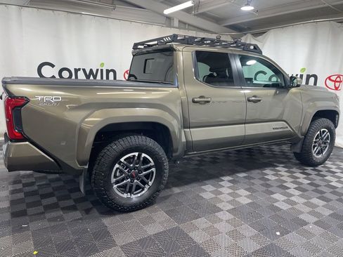 Used 2024 Toyota Tacoma TRD Sport w/ TRD Sport Upgrade Package image 7