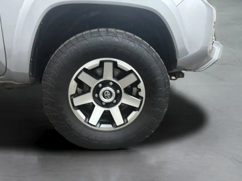 Used 2017 Toyota Tacoma Limited w/ Tow Package AWD/4WD image 27