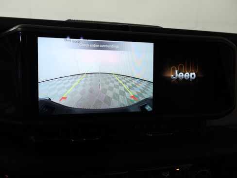 Used 2025 Jeep Gladiator Sport image 6