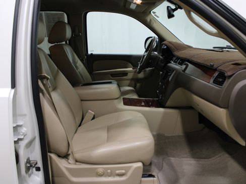 Used 2011 Chevrolet Suburban LTZ image 27