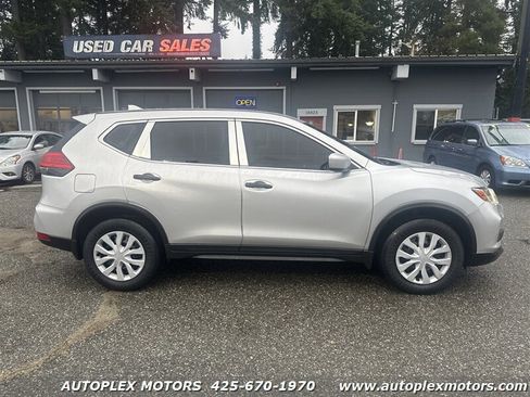 Used 2017 Nissan Rogue S image 8