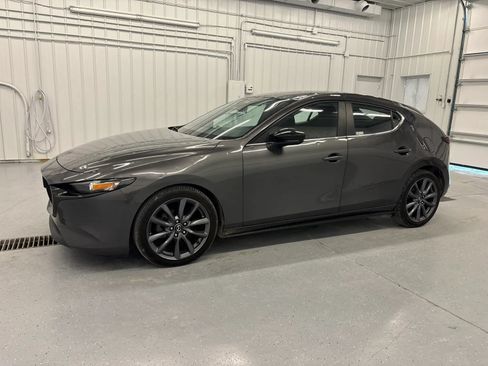 Used 2019 MAZDA MAZDA3 Hatchback w/ Preferred Package FWD image 1