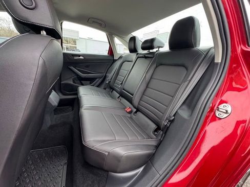 Certified 2023 Volkswagen Jetta SE w/ Panoramic Sunroof Package image 11